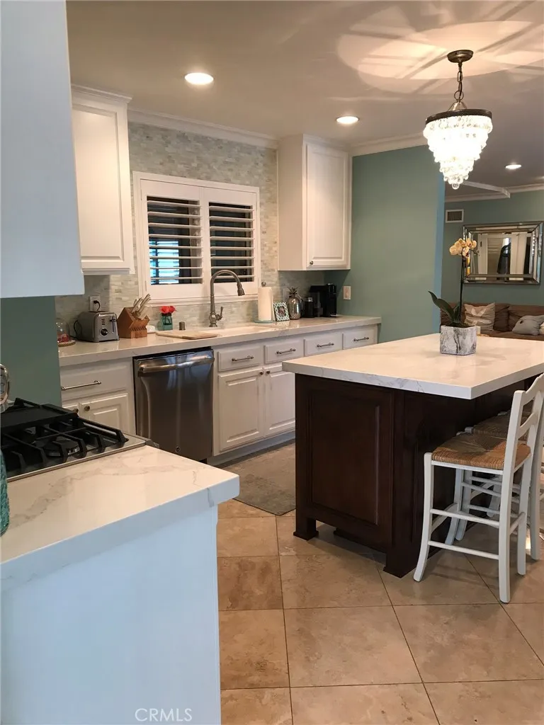 75 Claremont, Long Beach, California 90803 home-pic-5